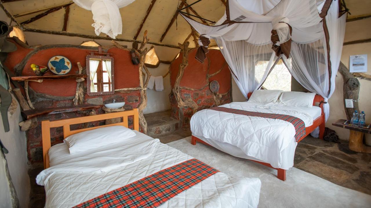 Lion'S Cave Camp, Samburu Villa Archers Post Exterior photo
